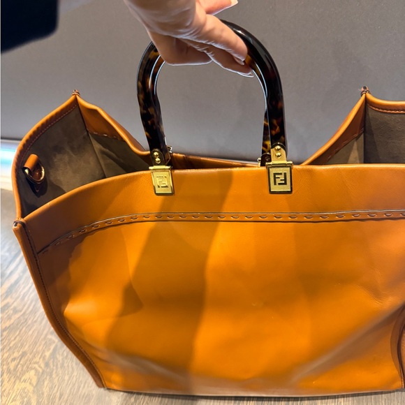 Pre-Owned FENDI BROWN LEATHER MEDIUM SUNSHINE TOTE - Picture 7 of 8